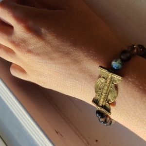 Elastic stretch beaded bracelet with charm